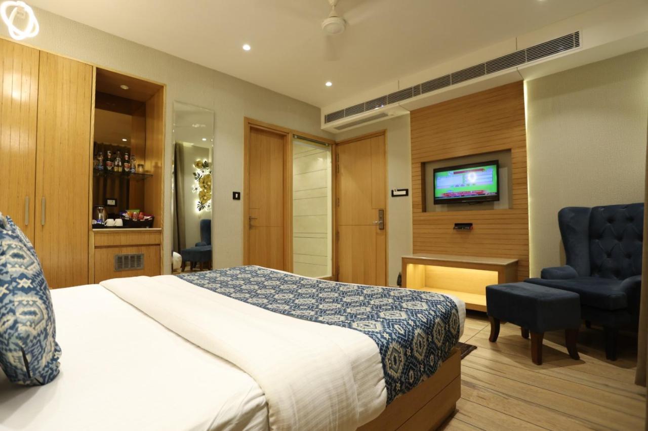 Jrd Luxury-Business Hotel Ню Делхи Екстериор снимка