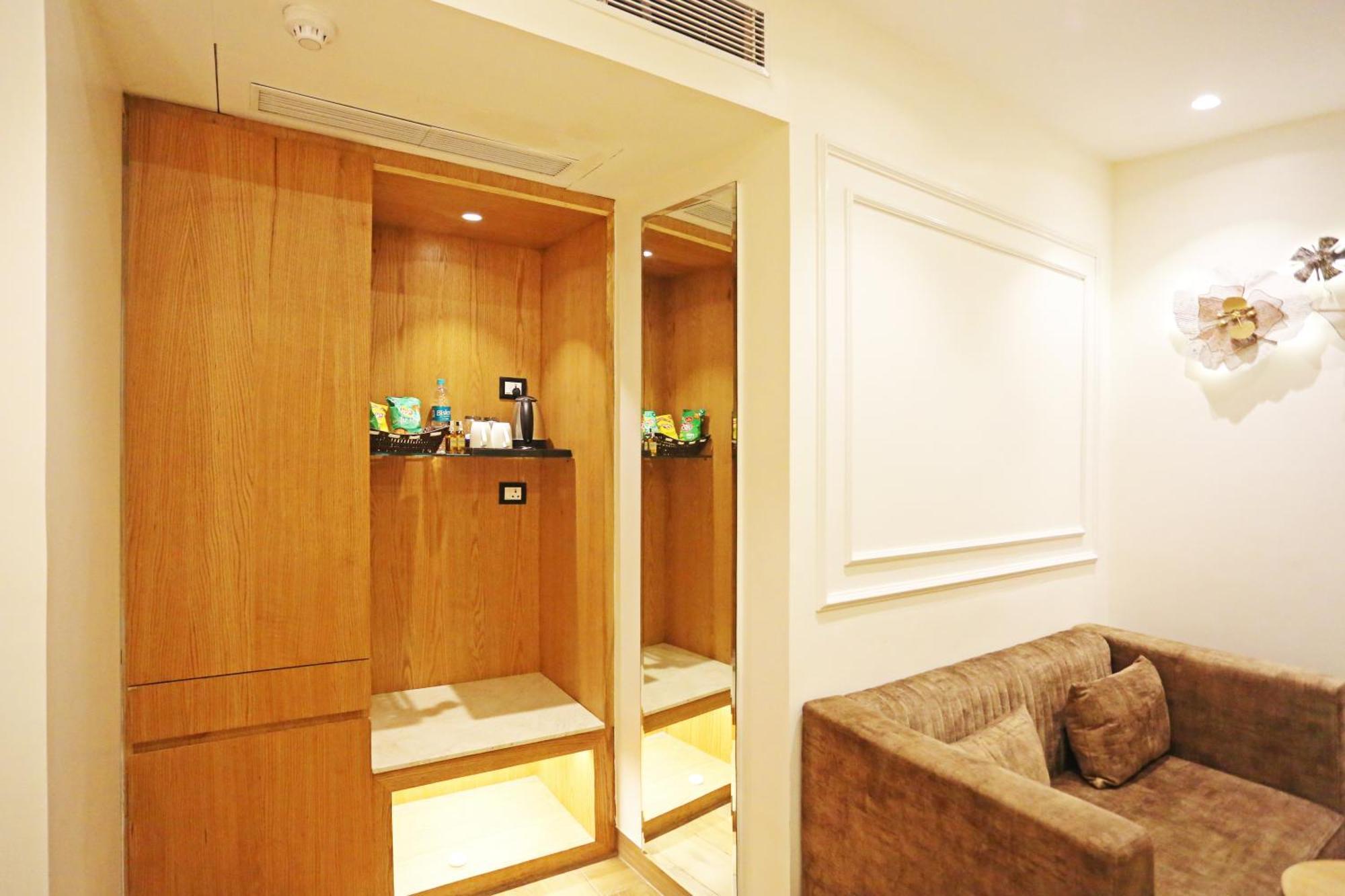 Jrd Luxury-Business Hotel Ню Делхи Екстериор снимка