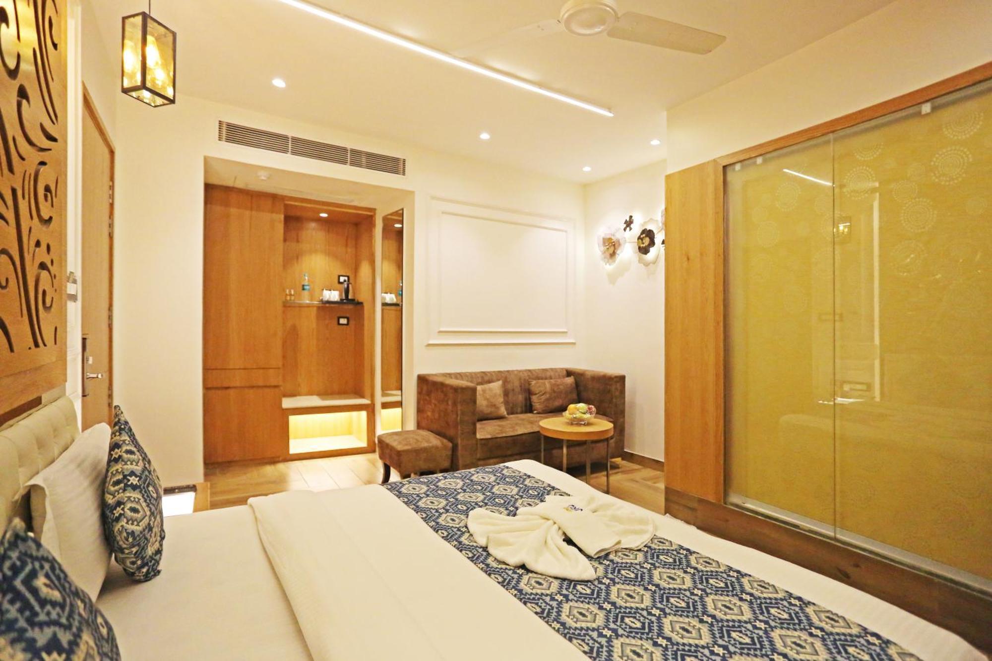 Jrd Luxury-Business Hotel Ню Делхи Екстериор снимка