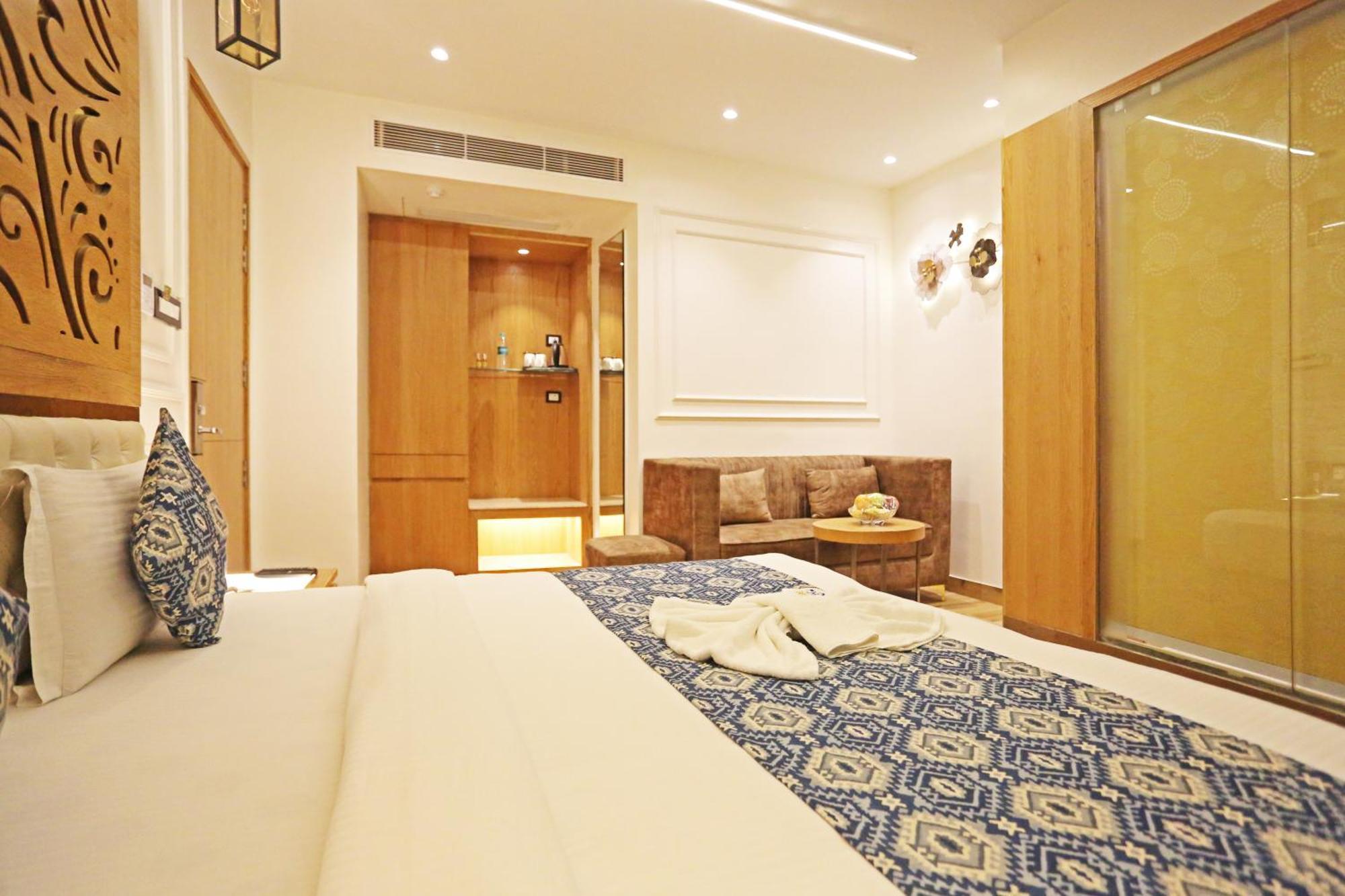 Jrd Luxury-Business Hotel Ню Делхи Екстериор снимка