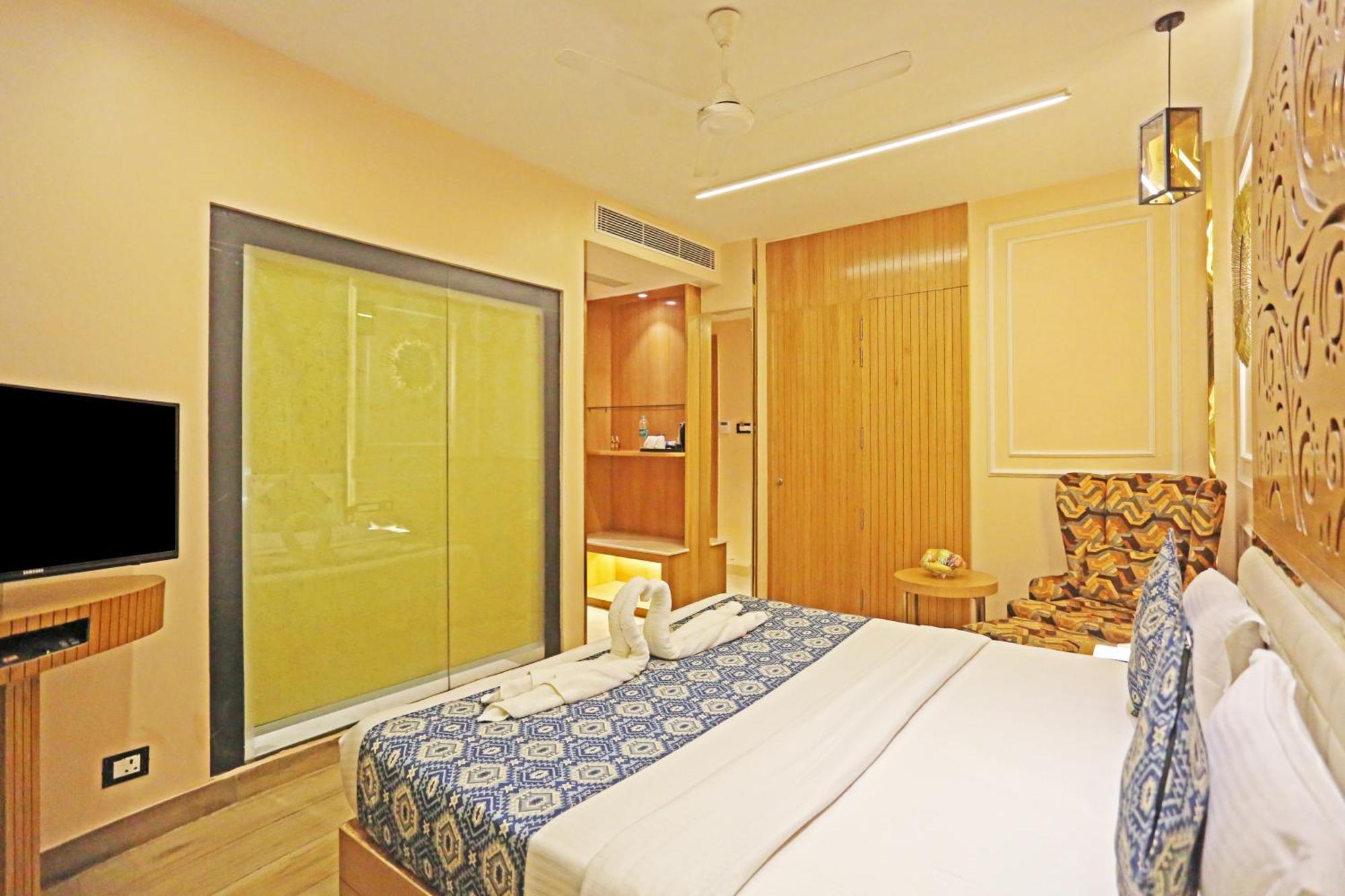 Jrd Luxury-Business Hotel Ню Делхи Екстериор снимка