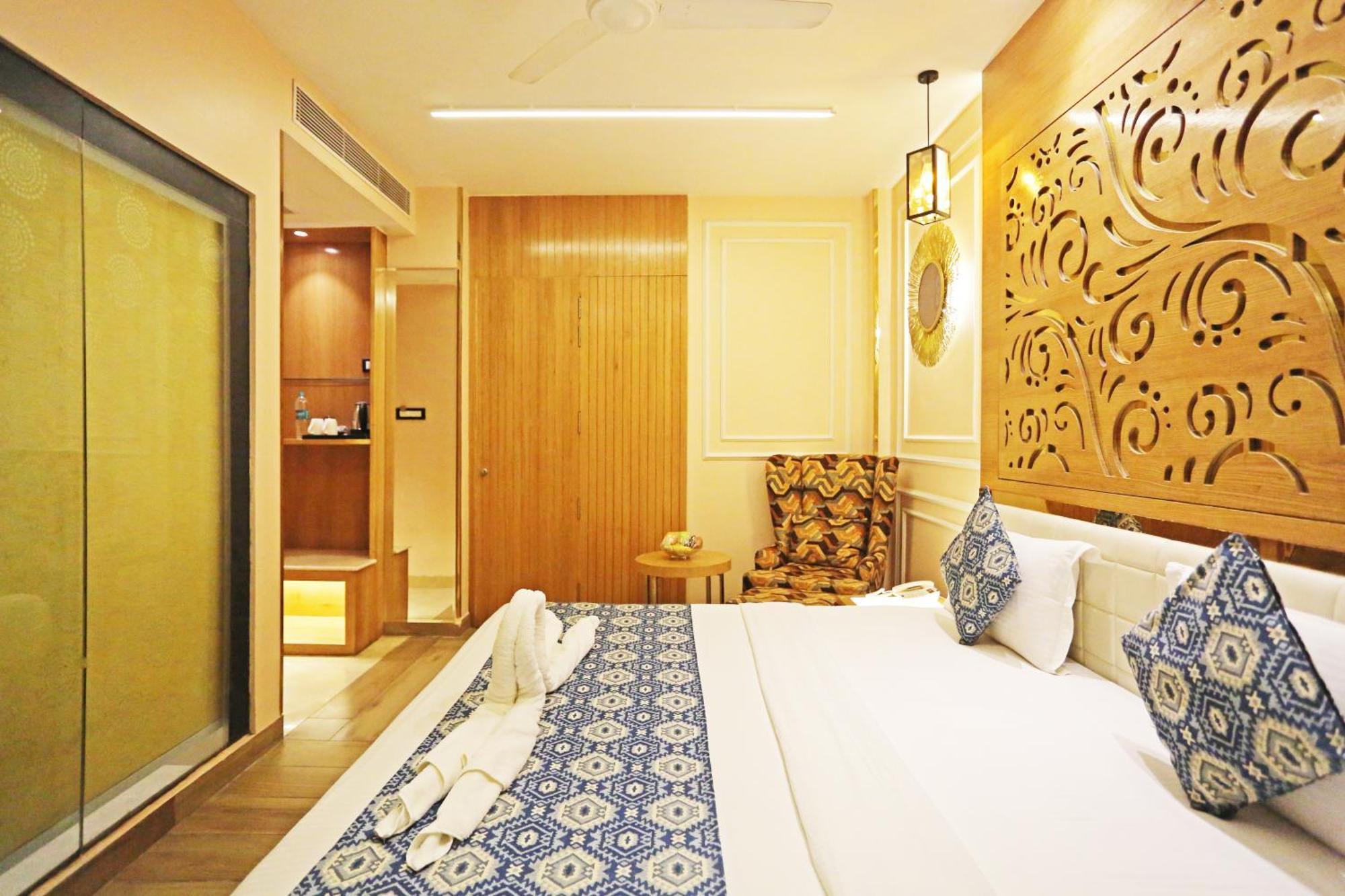 Jrd Luxury-Business Hotel Ню Делхи Екстериор снимка