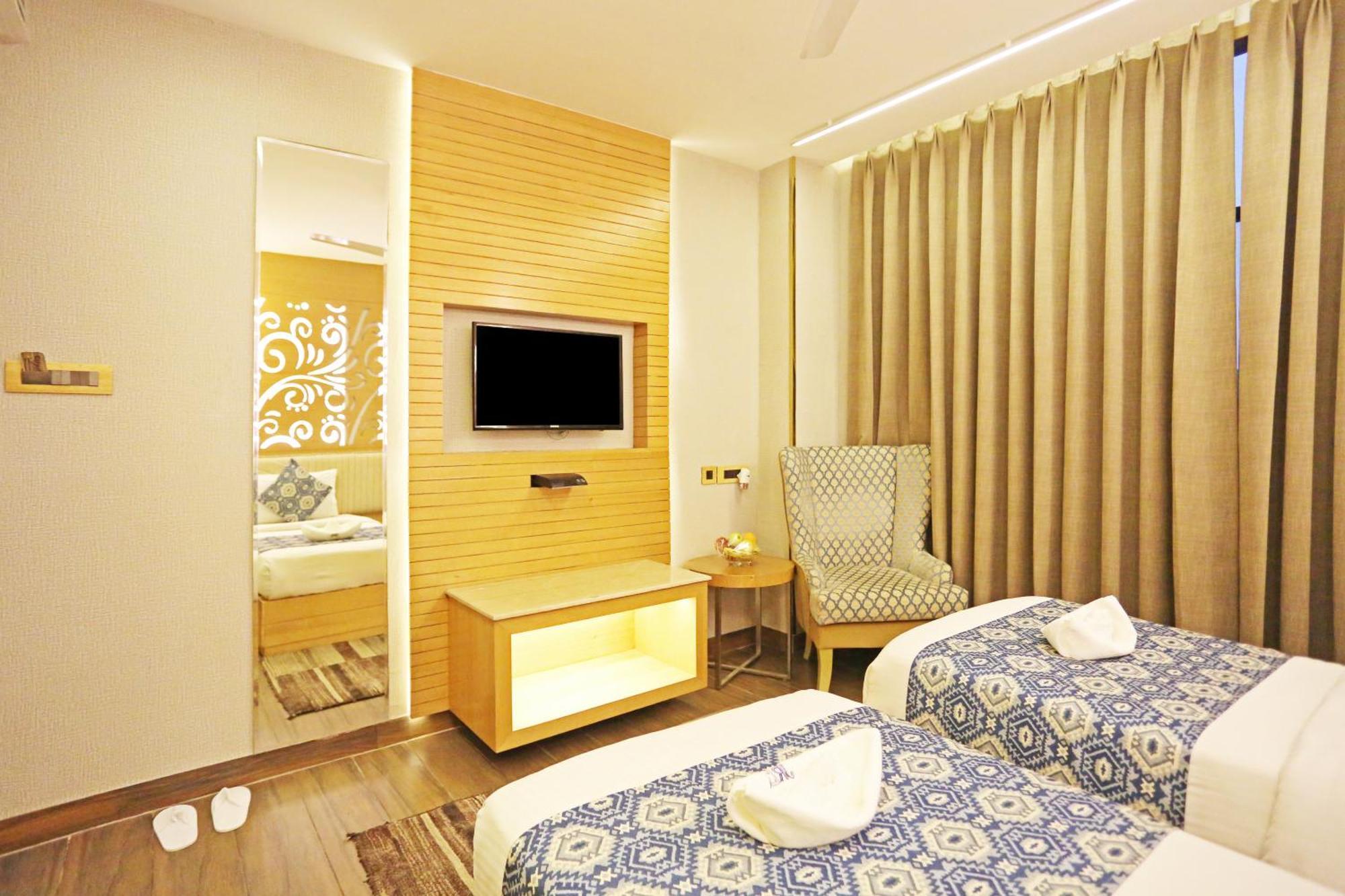 Jrd Luxury-Business Hotel Ню Делхи Екстериор снимка
