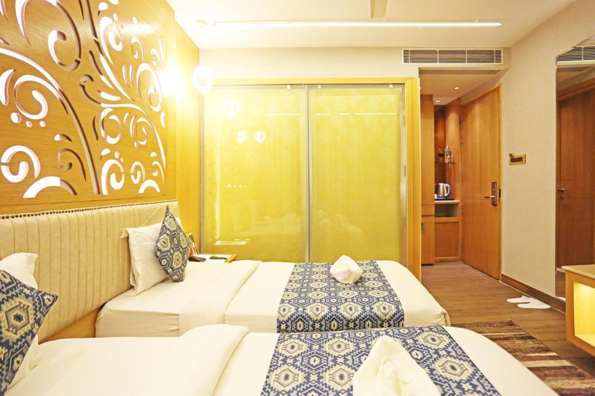Jrd Luxury-Business Hotel Ню Делхи Екстериор снимка