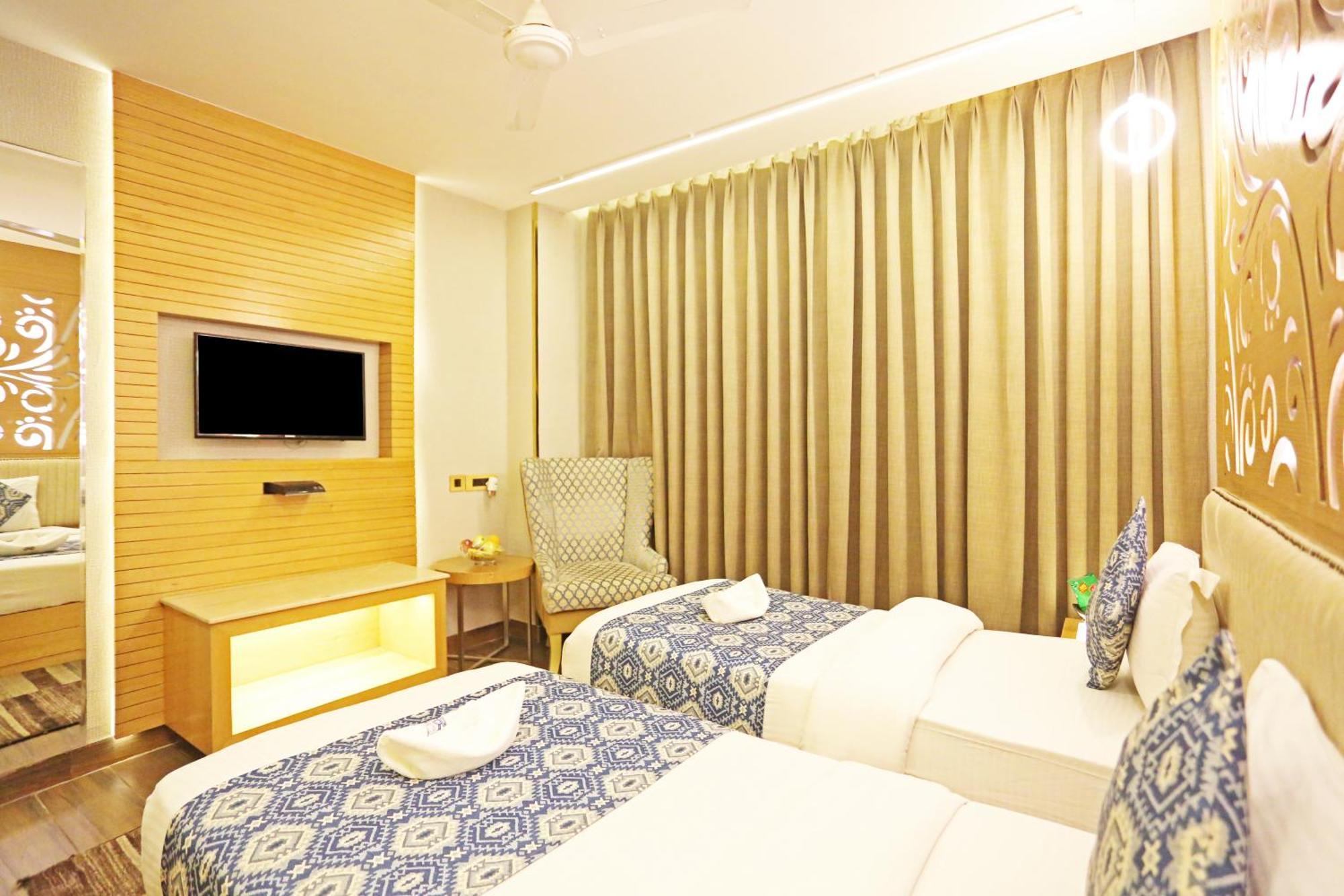Jrd Luxury-Business Hotel Ню Делхи Екстериор снимка