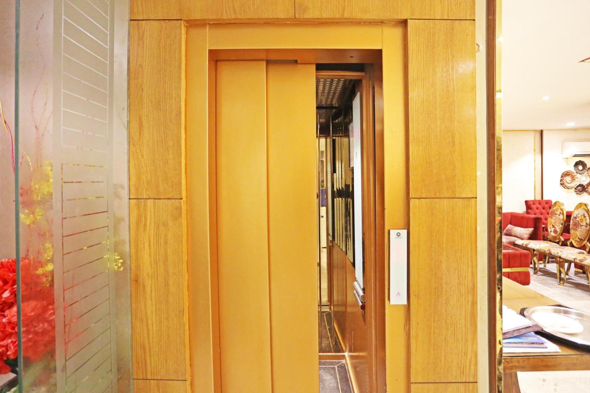 Jrd Luxury-Business Hotel Ню Делхи Екстериор снимка